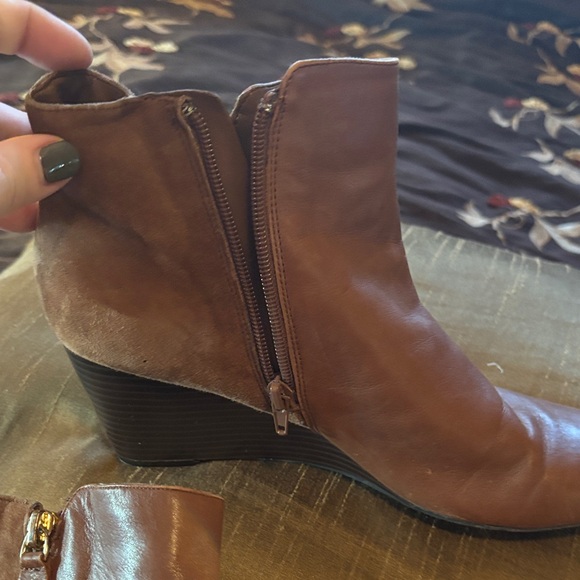 Isaac Mizrahi Tan Leather Wedge Ankle Boots - Picture 8 of 10